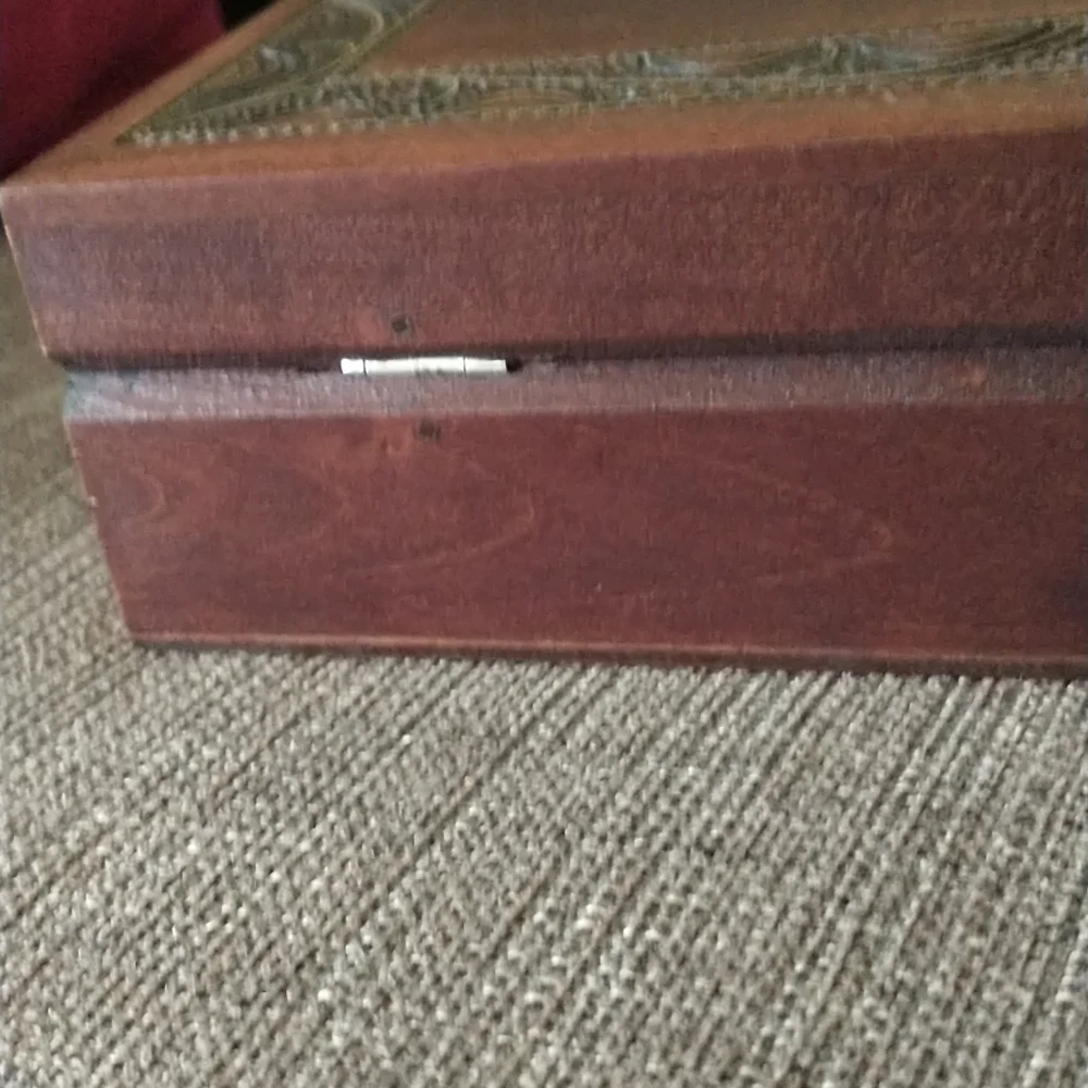 Lovely wood jewelry/trinket box - Picture 6 of 12
